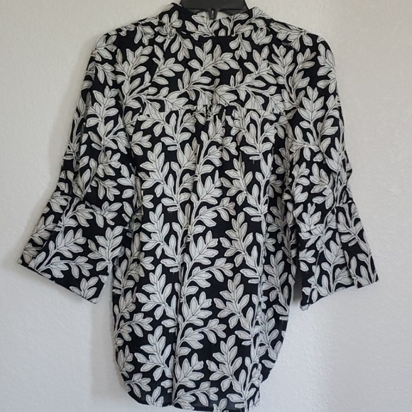 By Anthropologie Popover Blouse Black with Floral Embroidery Size Small - Picture 9 of 9